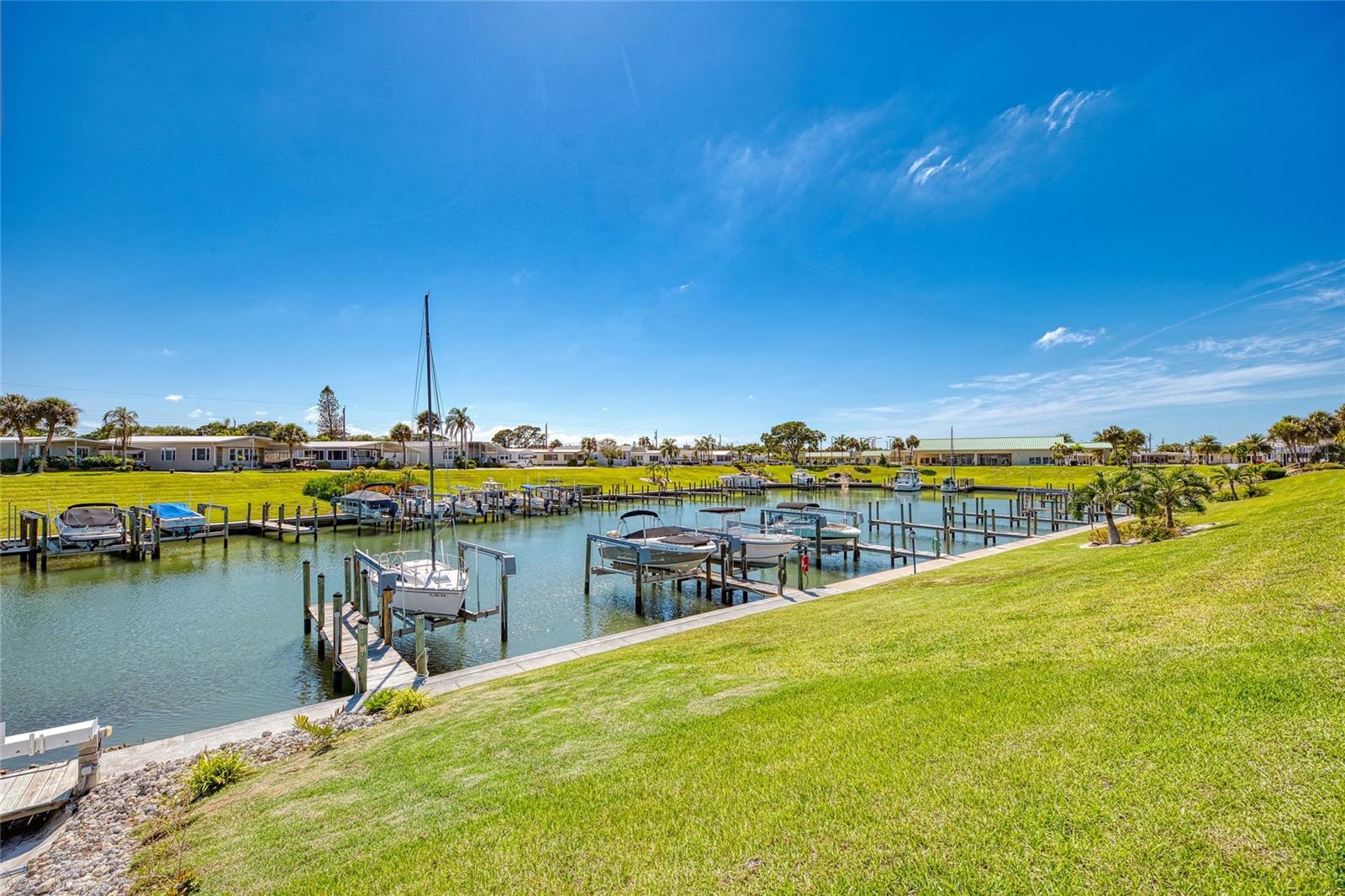 714 N WATERWAY DR, VENICE, FL, 34285