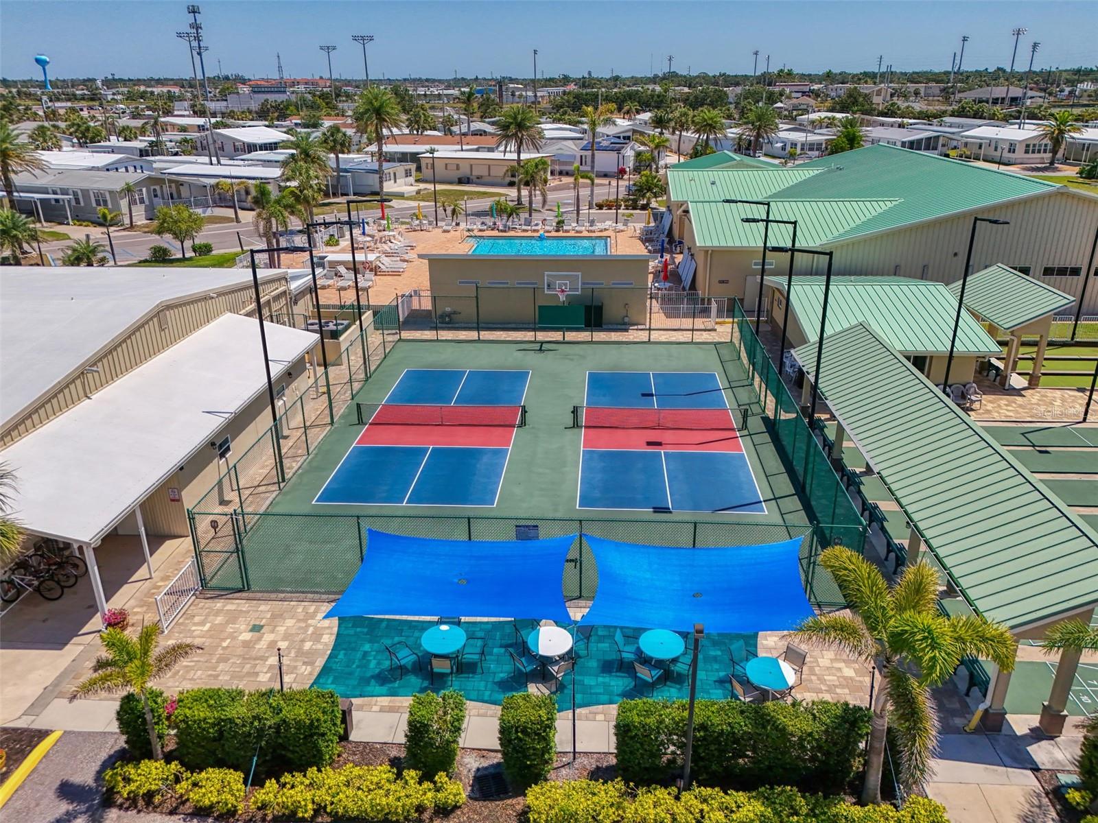 714 N WATERWAY DR, VENICE, FL, 34285