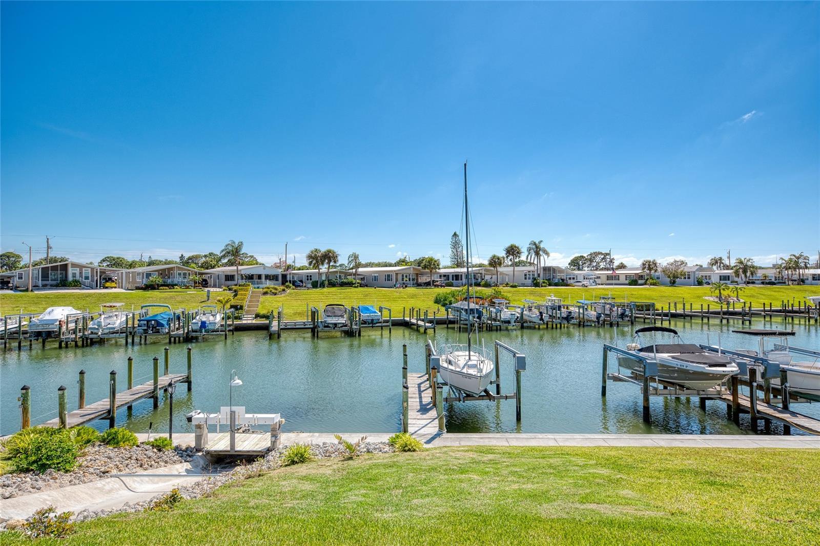 714 N WATERWAY DR, VENICE, FL, 34285