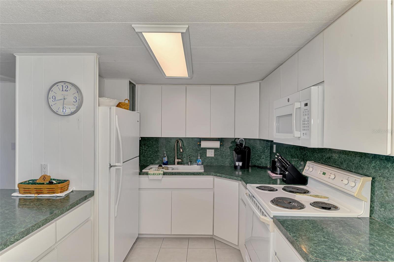 714 N WATERWAY DR, VENICE, FL, 34285