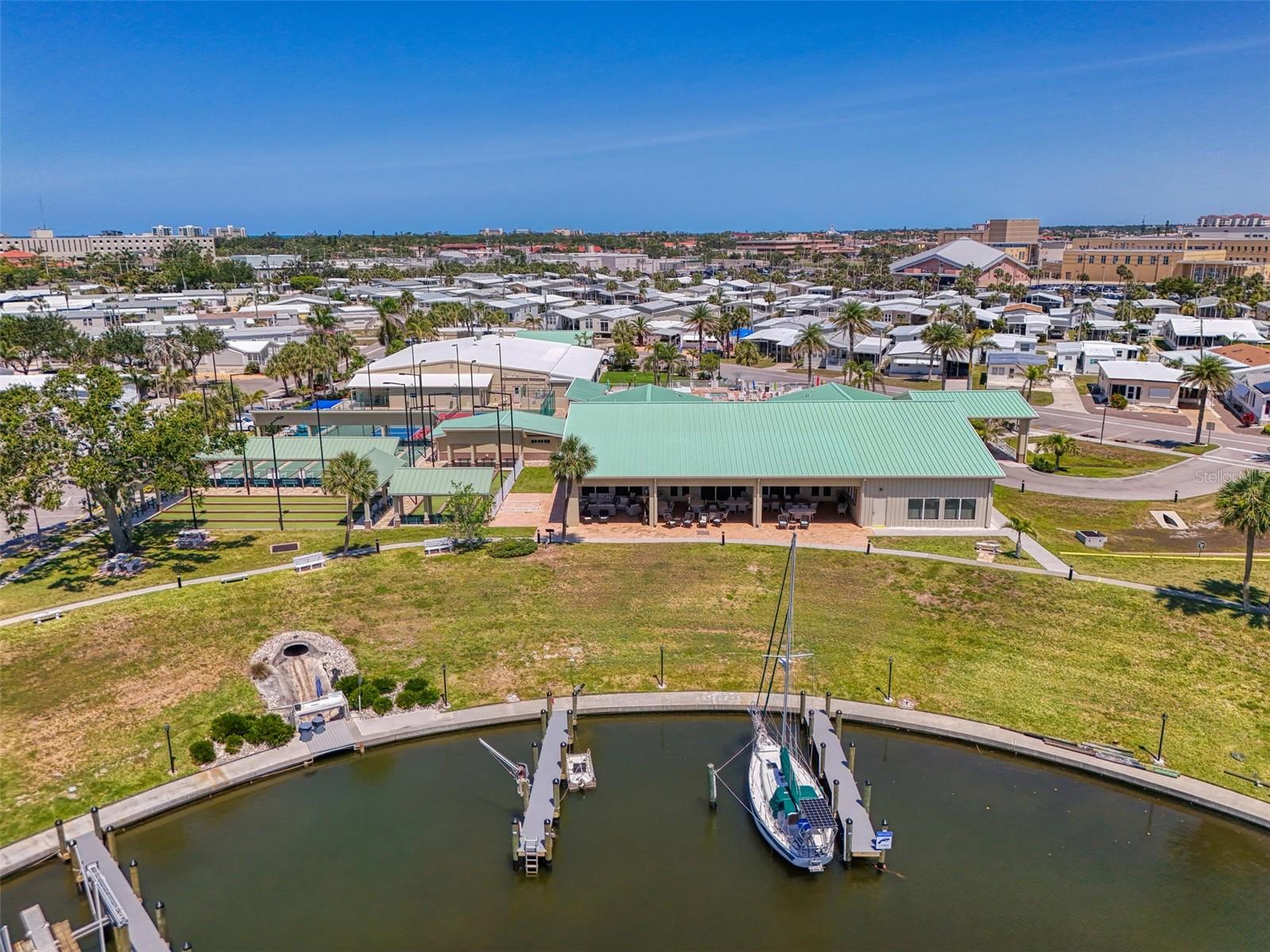 714 N WATERWAY DR, VENICE, FL, 34285