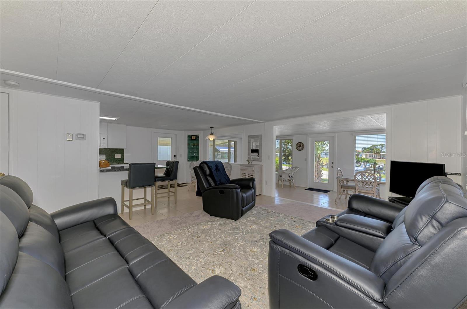 714 N WATERWAY DR, VENICE, FL, 34285