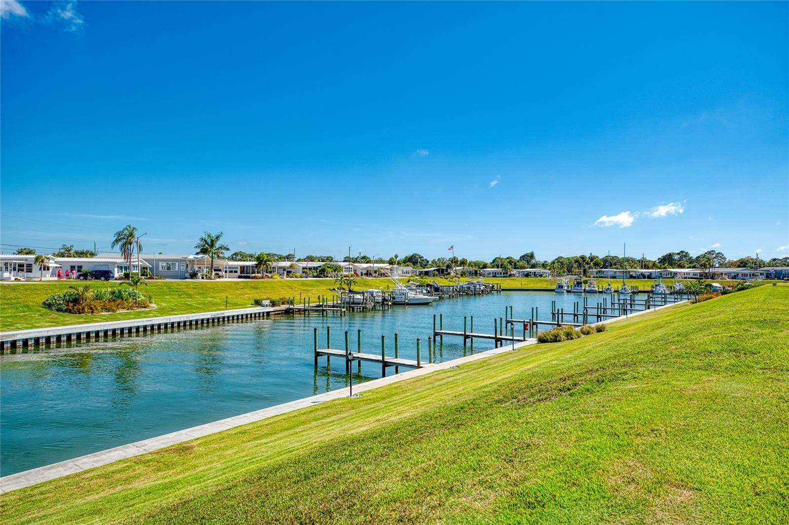 714 N WATERWAY DR, VENICE, FL, 34285