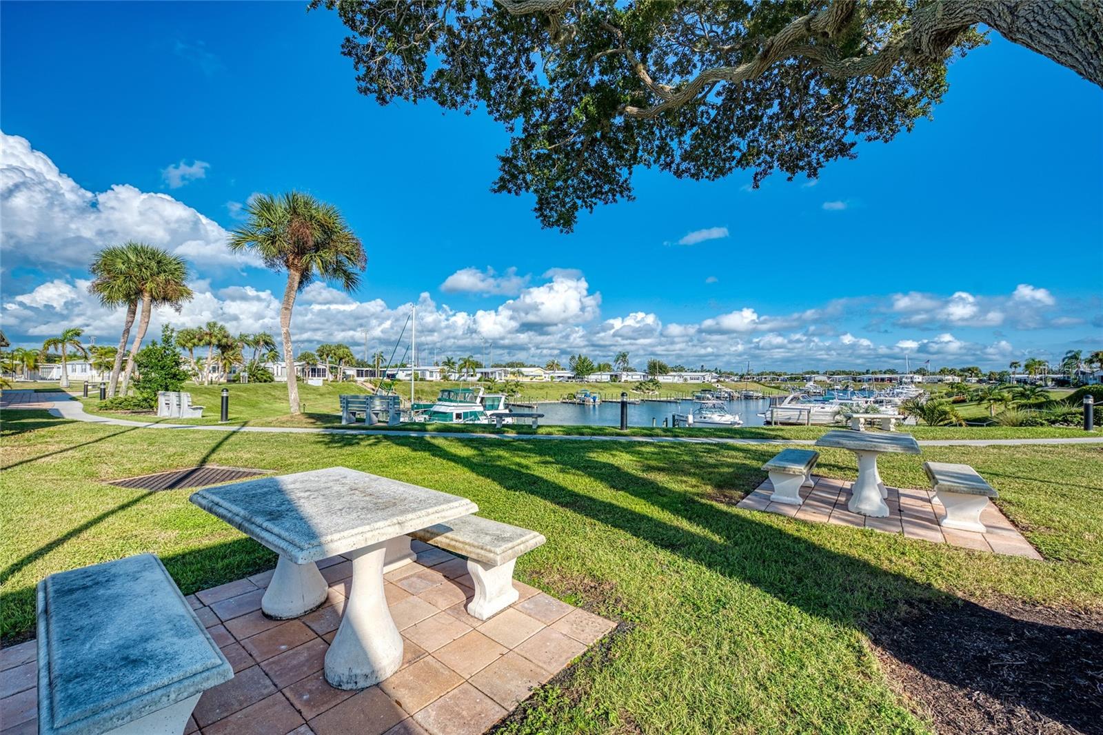 714 N WATERWAY DR, VENICE, FL, 34285