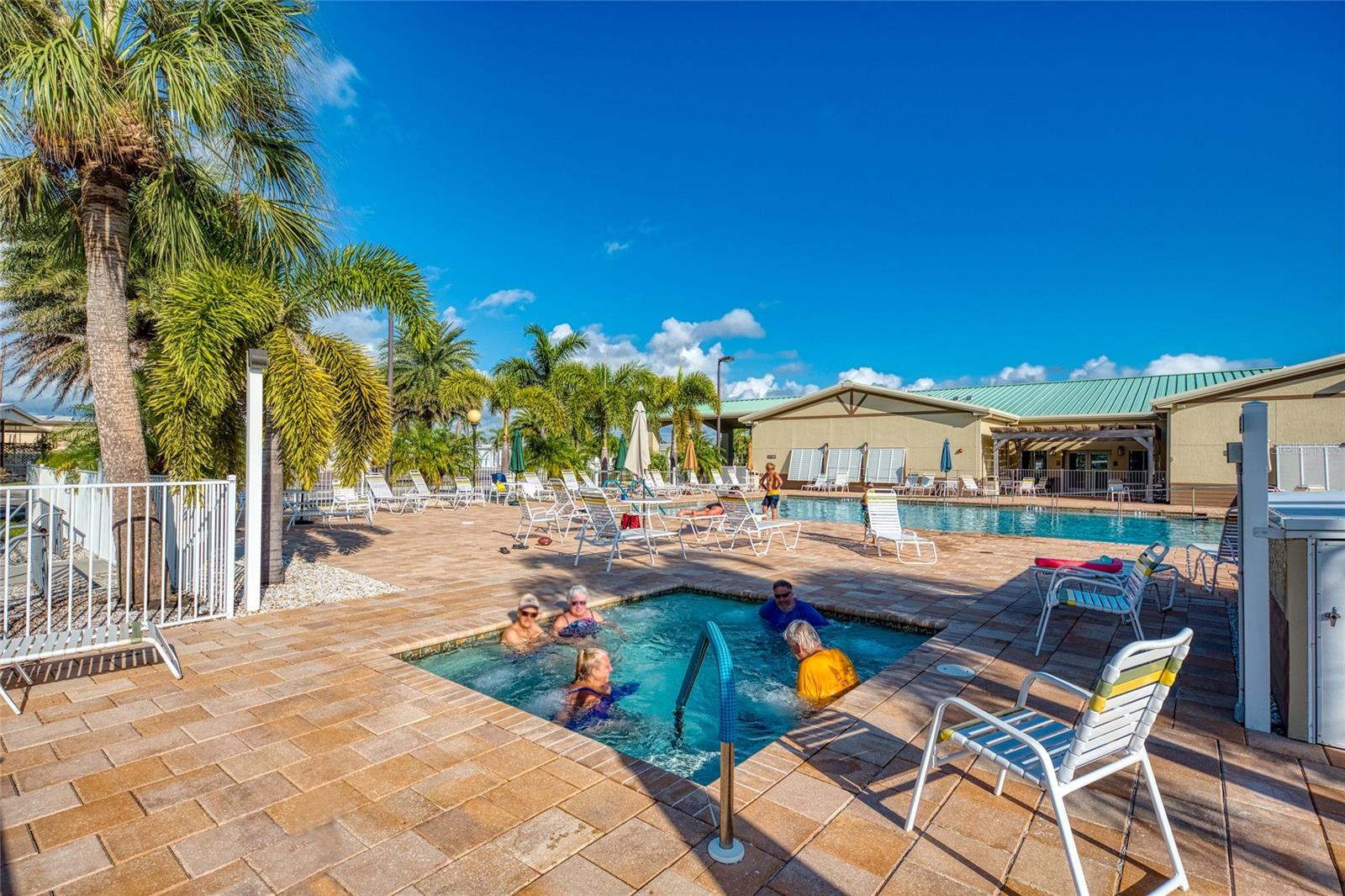 714 N WATERWAY DR, VENICE, FL, 34285