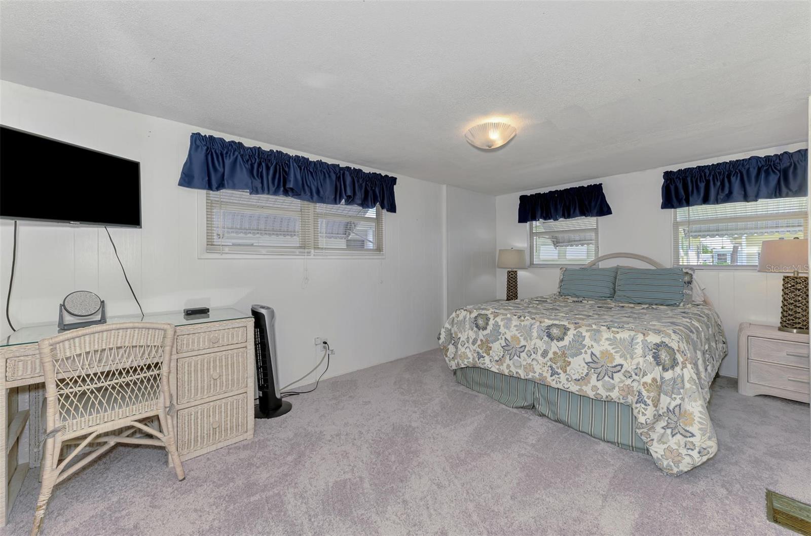 714 N WATERWAY DR, VENICE, FL, 34285