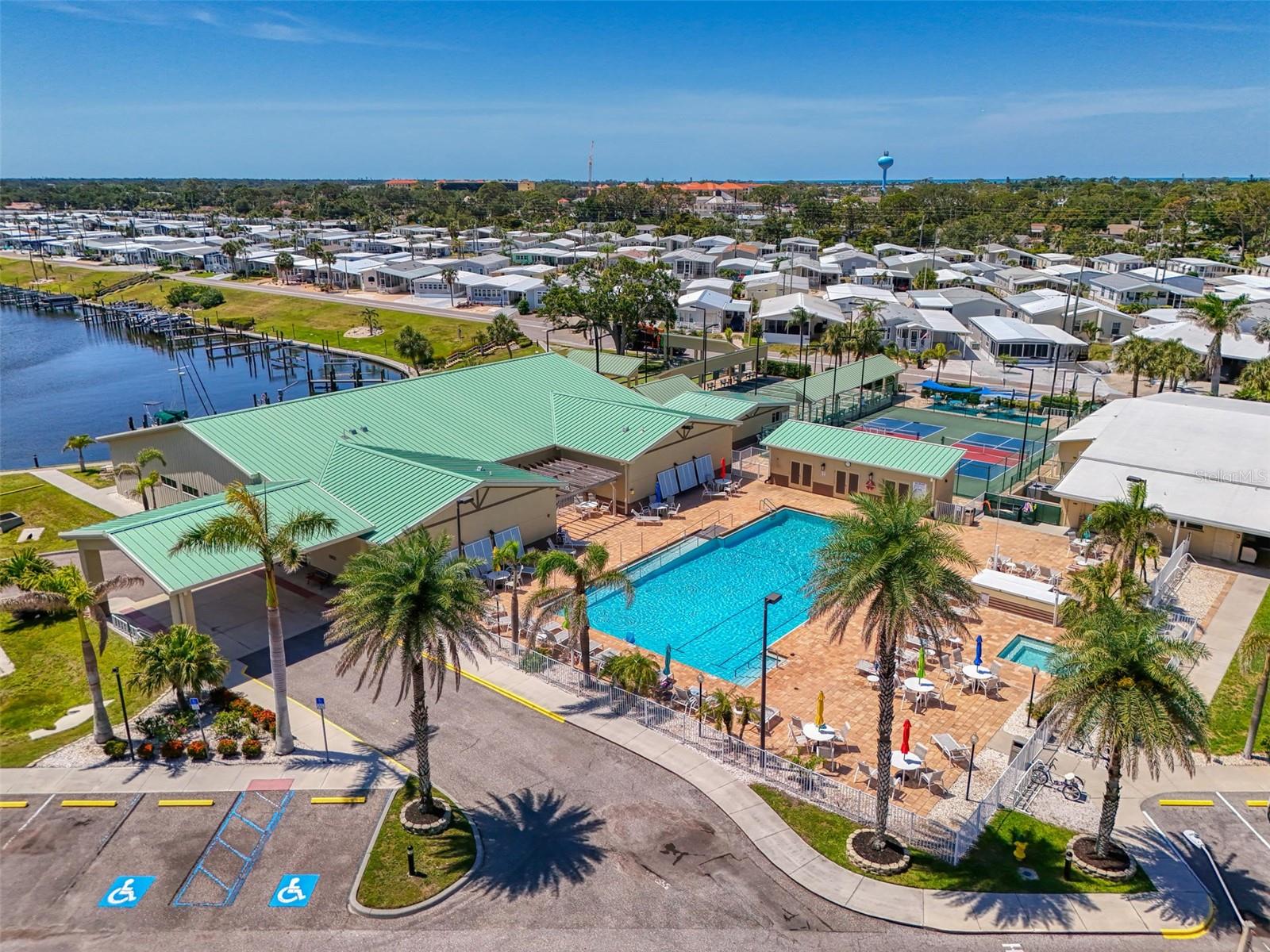 714 N WATERWAY DR, VENICE, FL, 34285