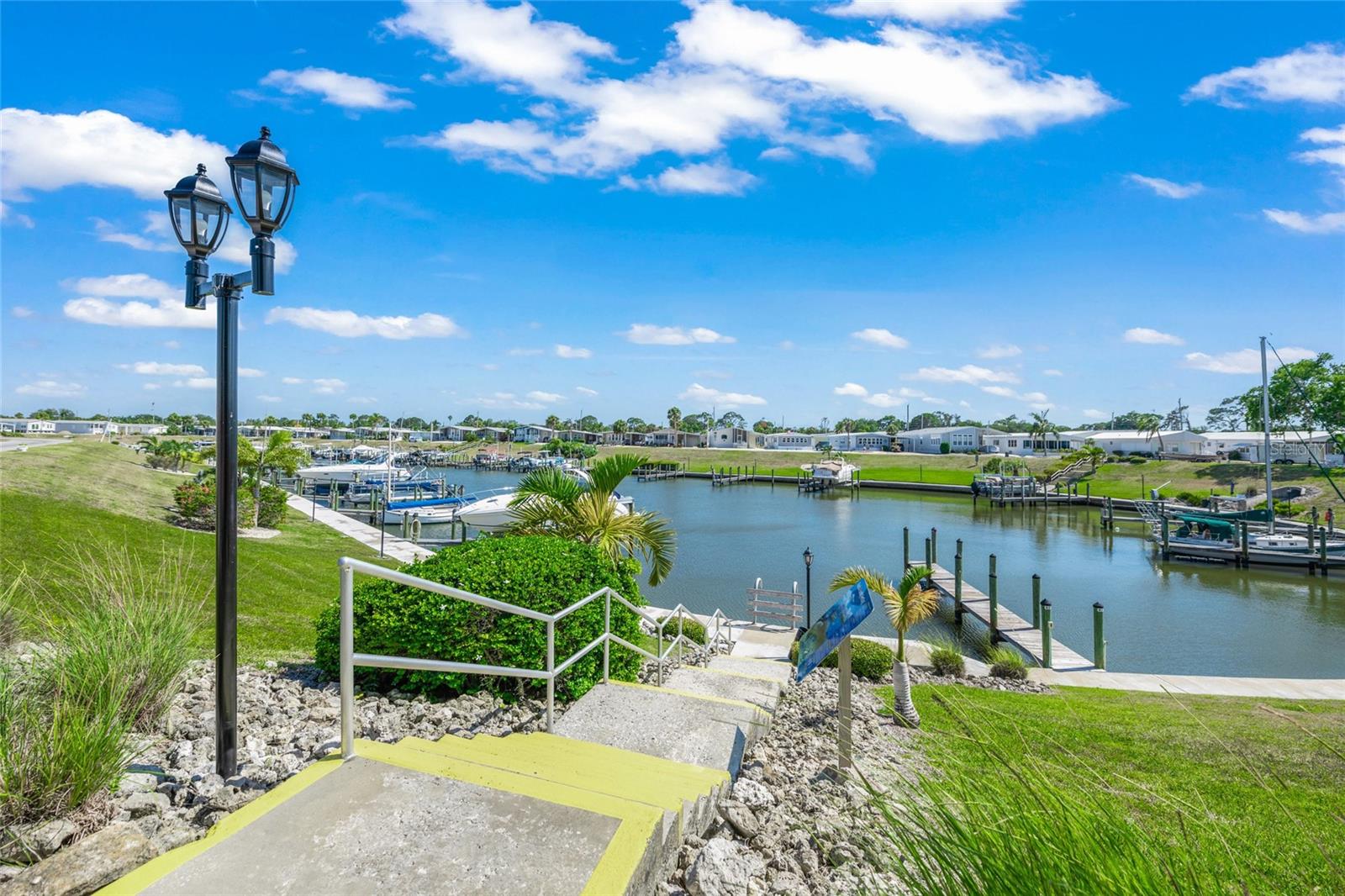 714 N WATERWAY DR, VENICE, FL, 34285