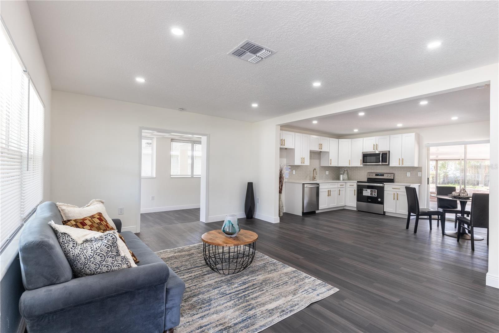 88 E CHARLOTTE AVE, EUSTIS, FL, 32726