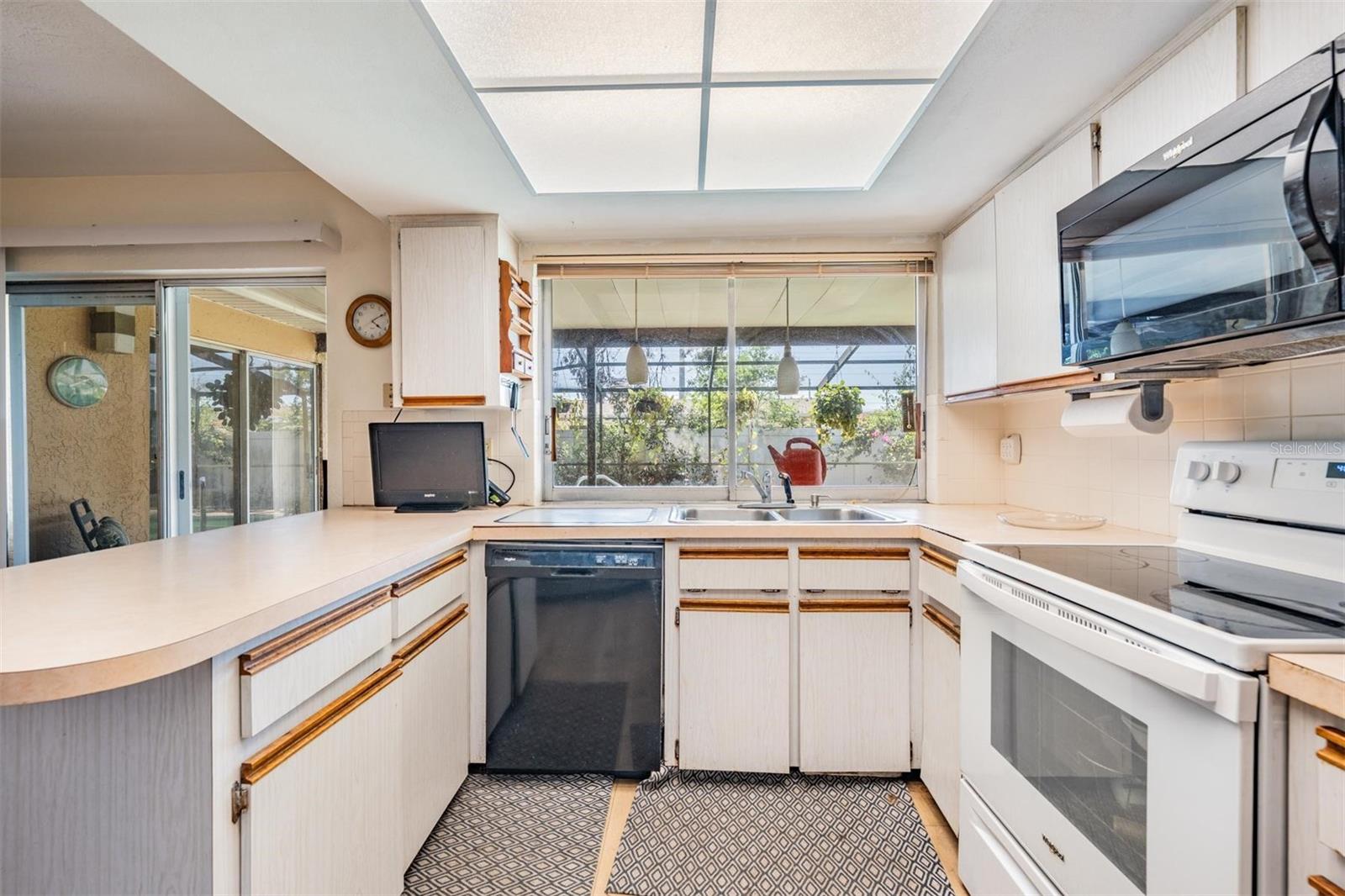 8956 124TH WAY, SEMINOLE, FL, 33772