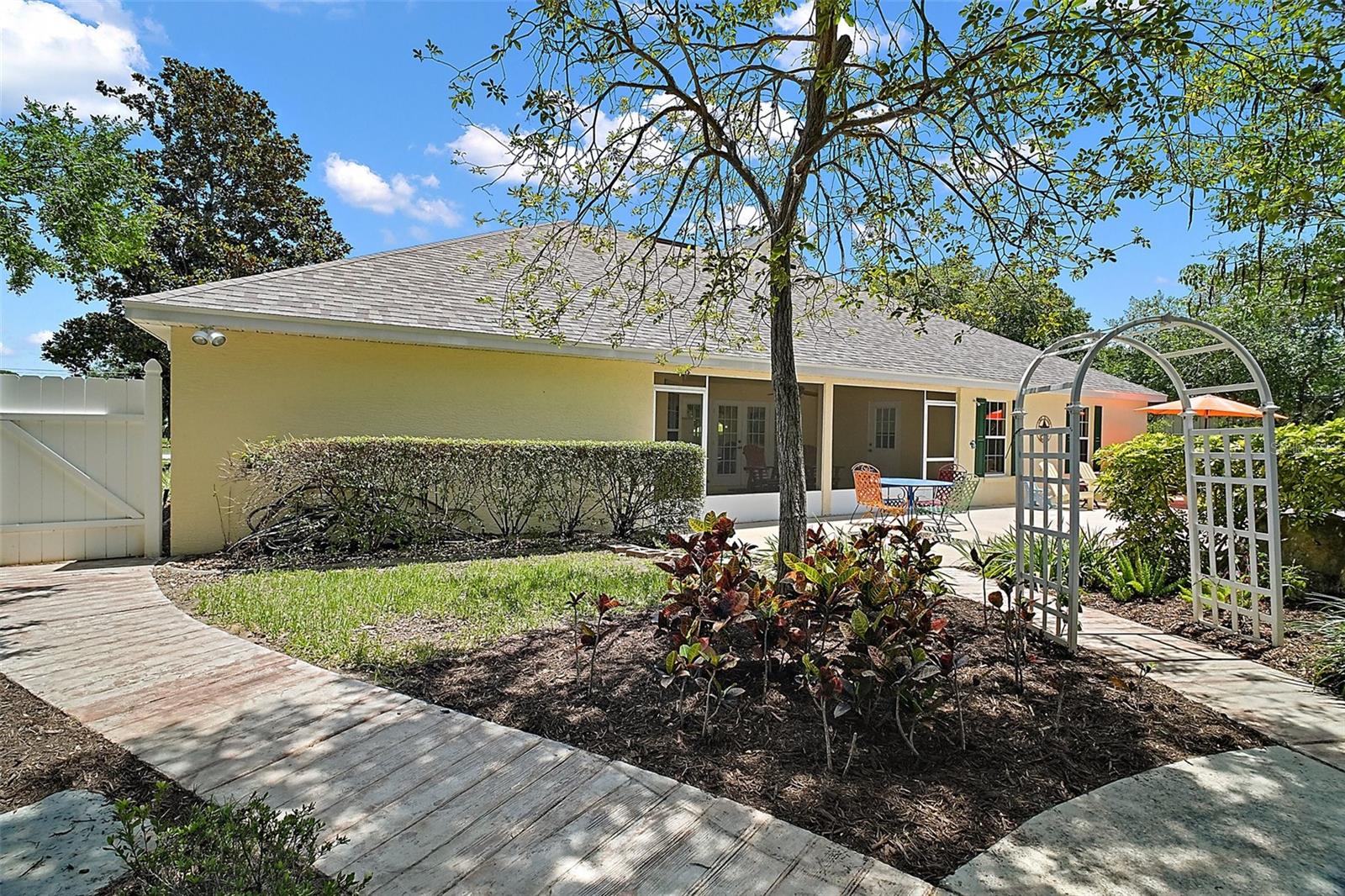 397 ANDERSON DR, TAVARES, FL, 32778