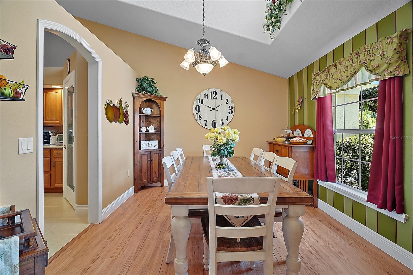 397 ANDERSON DR, TAVARES, FL, 32778