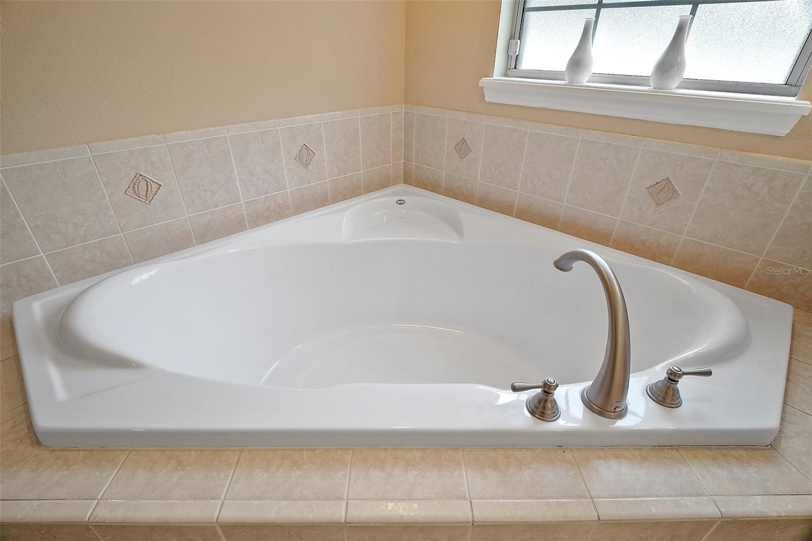 397 ANDERSON DR, TAVARES, FL, 32778