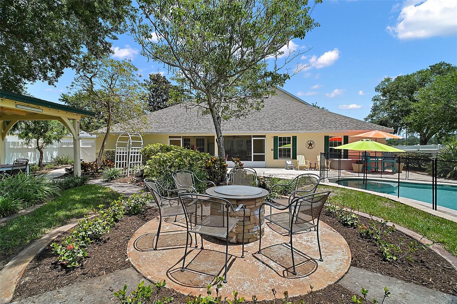 397 ANDERSON DR, TAVARES, FL, 32778