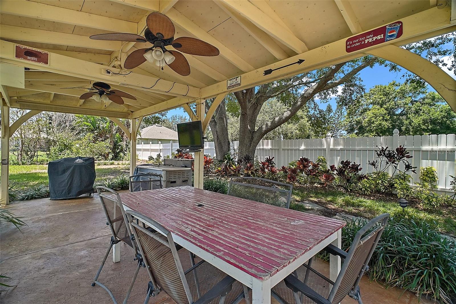 397 ANDERSON DR, TAVARES, FL, 32778