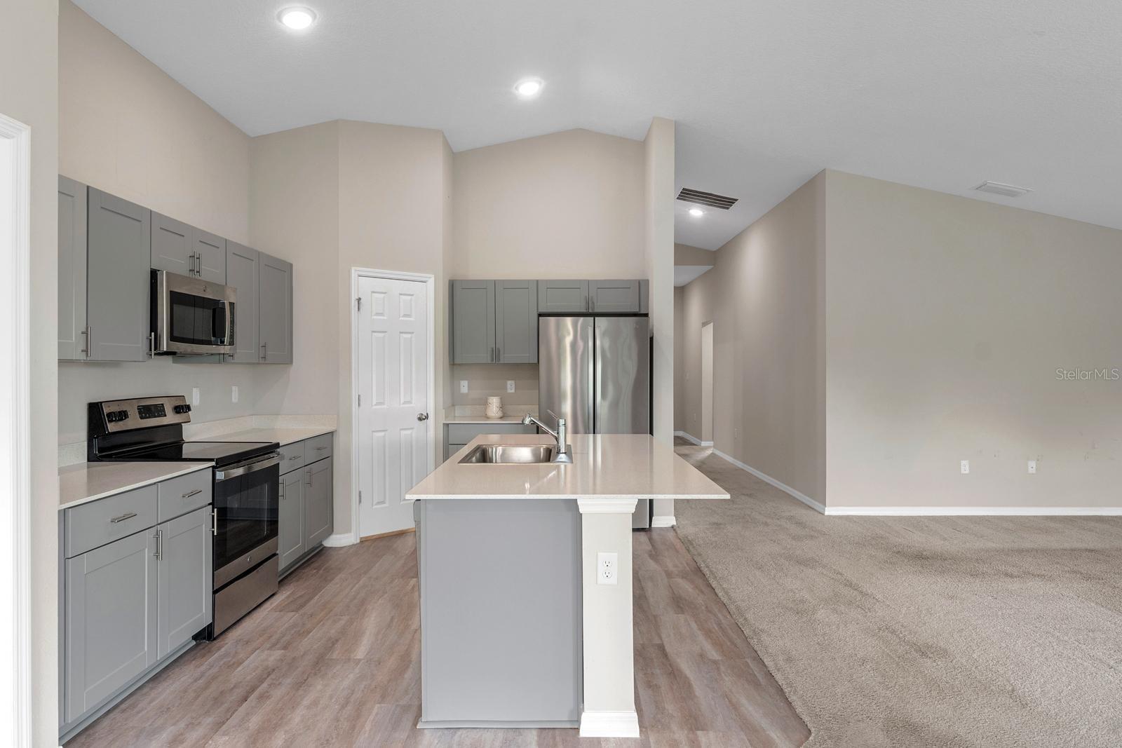 5933 SLATE ROCK DR, LAKELAND, FL, 33811