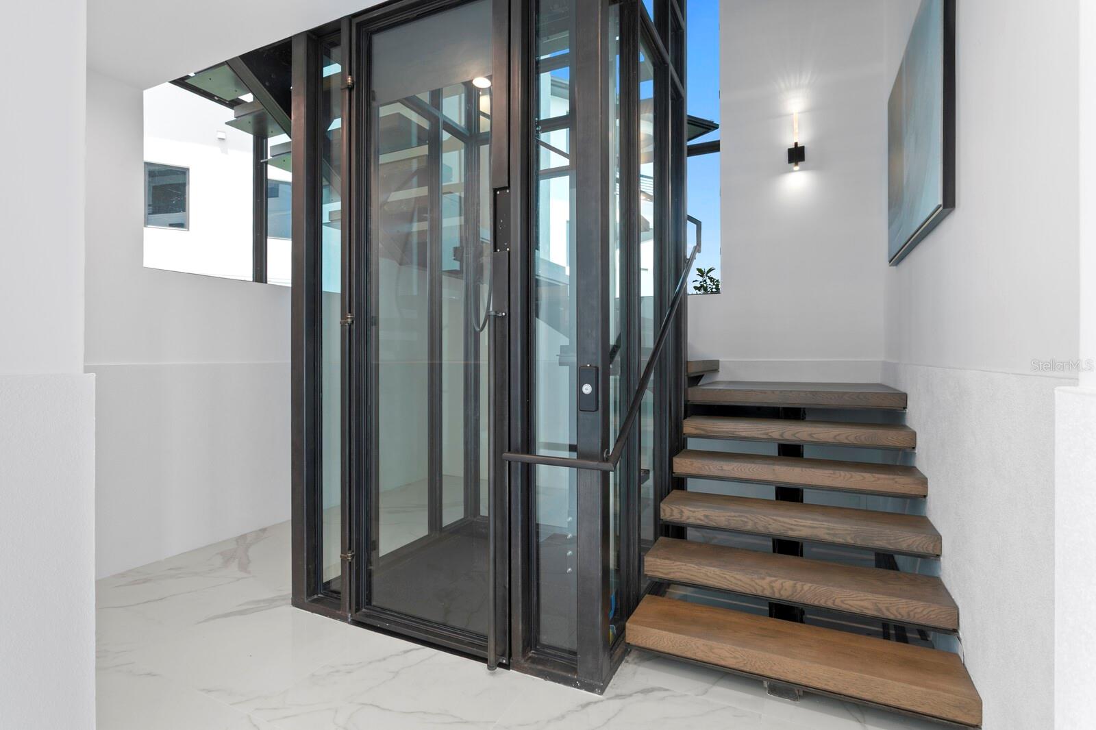 2087 MICHIGAN AVE NE, ST PETERSBURG, FL, 33703