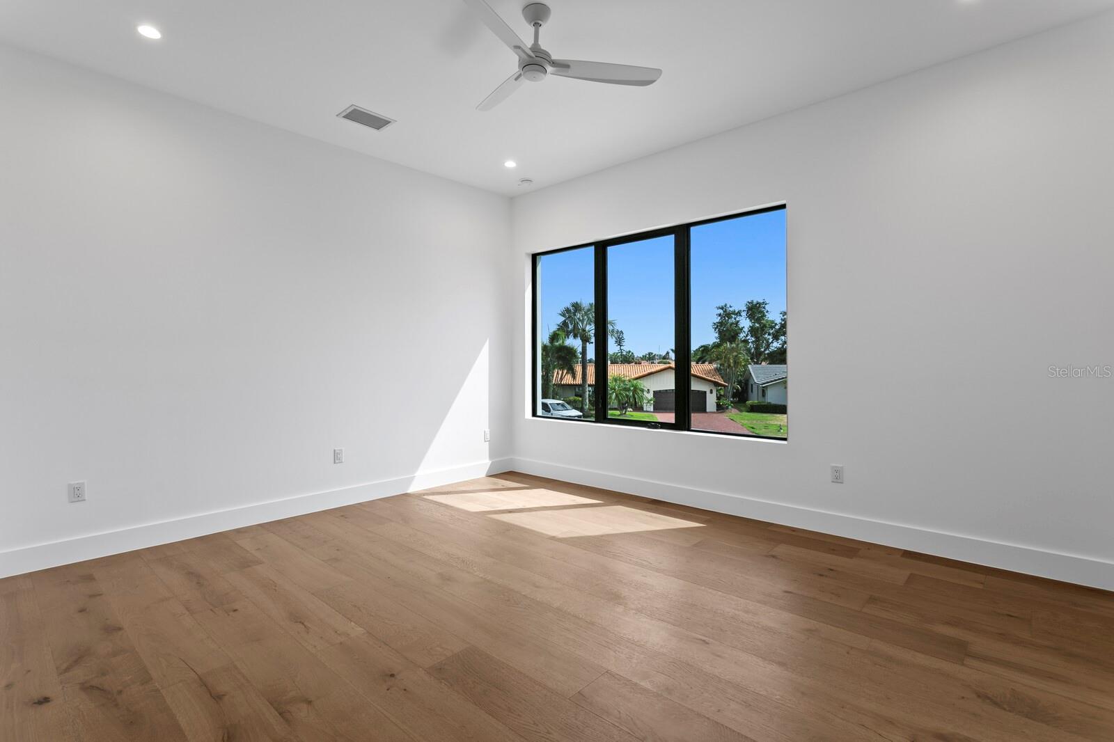 2087 MICHIGAN AVE NE, ST PETERSBURG, FL, 33703