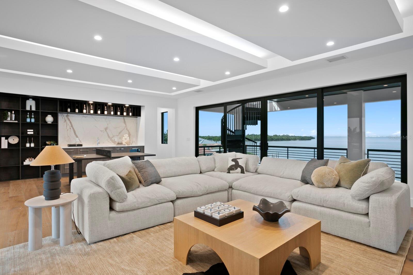 2087 MICHIGAN AVE NE, ST PETERSBURG, FL, 33703