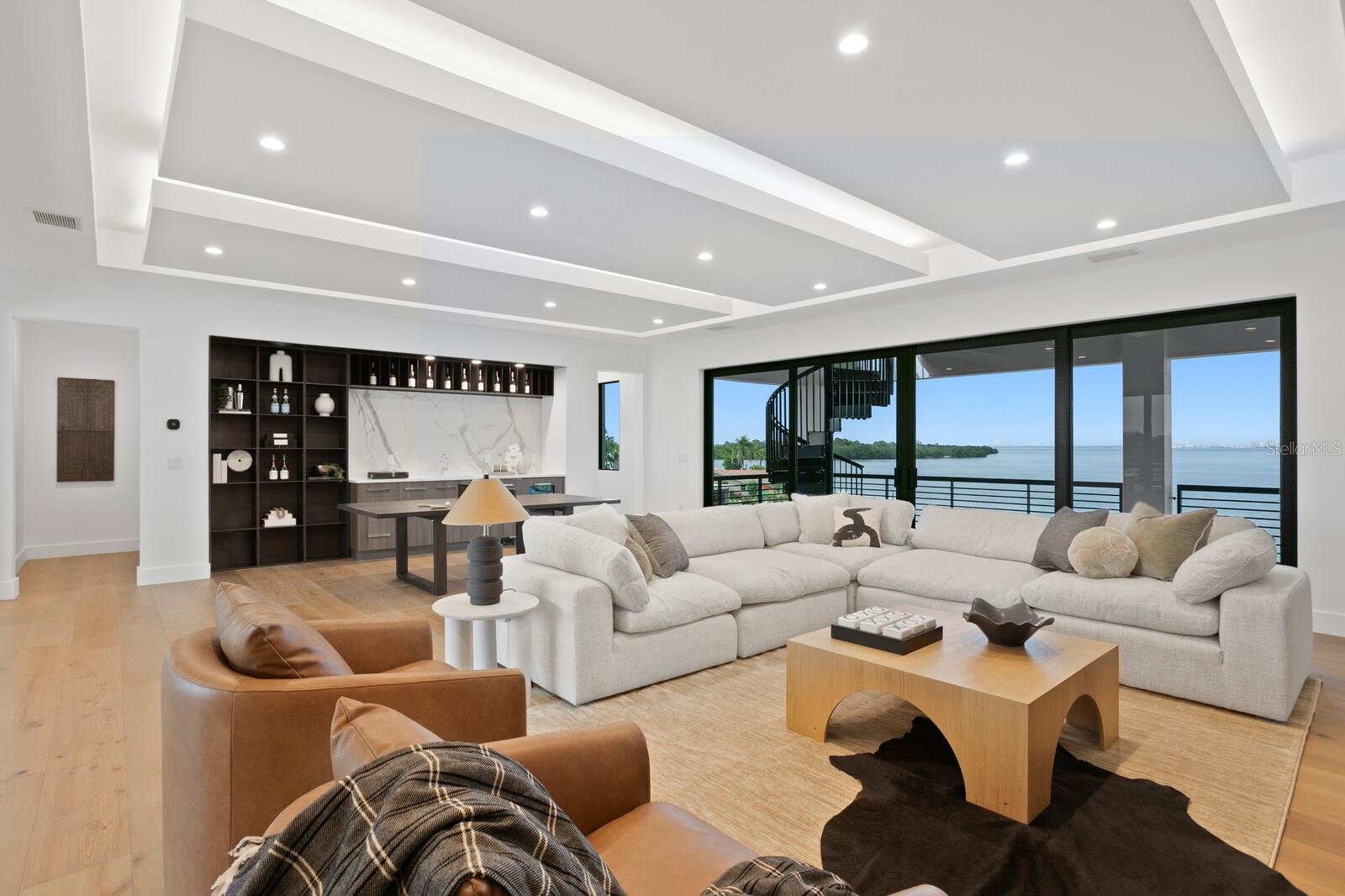 2087 MICHIGAN AVE NE, ST PETERSBURG, FL, 33703