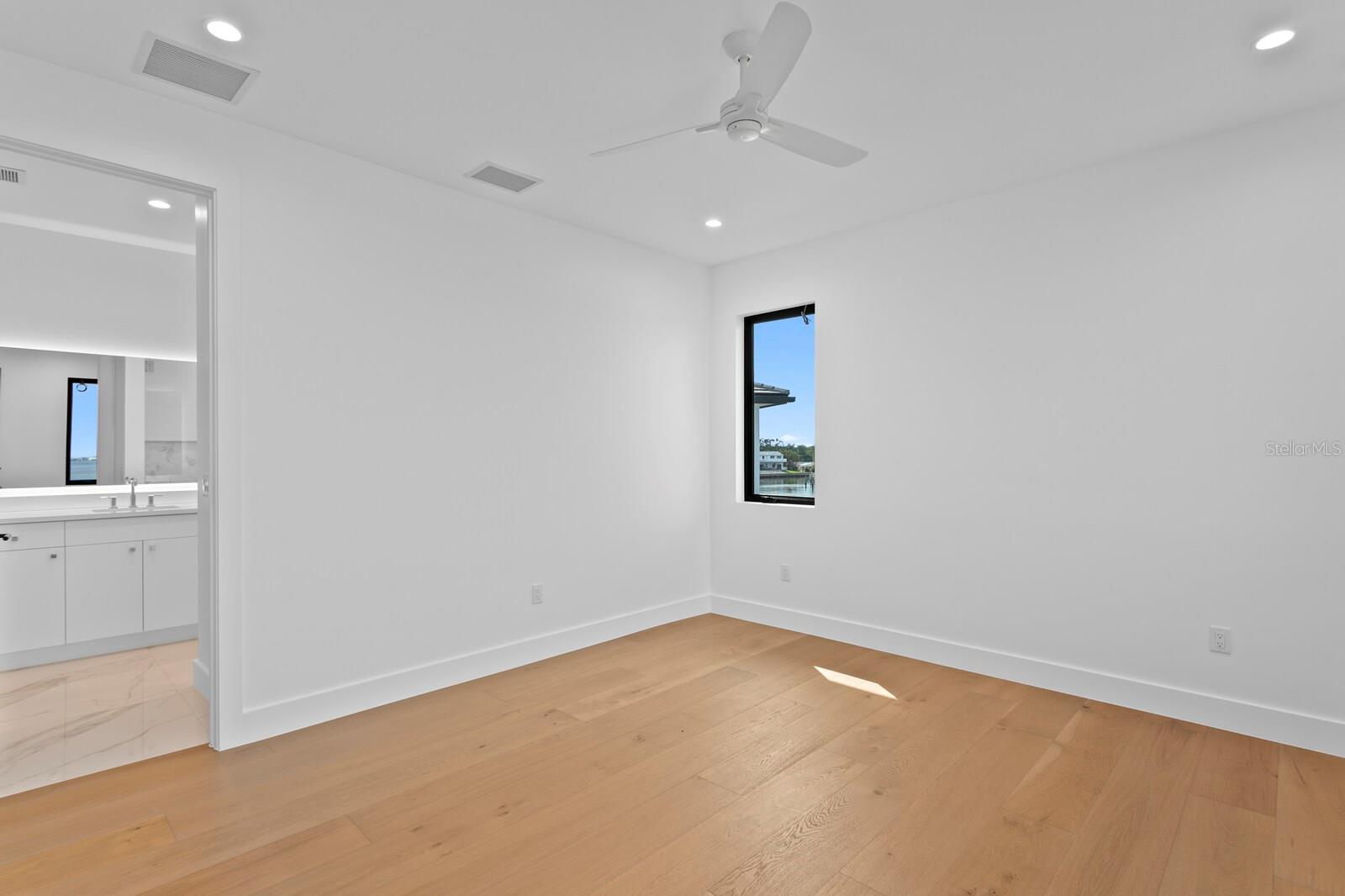 2087 MICHIGAN AVE NE, ST PETERSBURG, FL, 33703