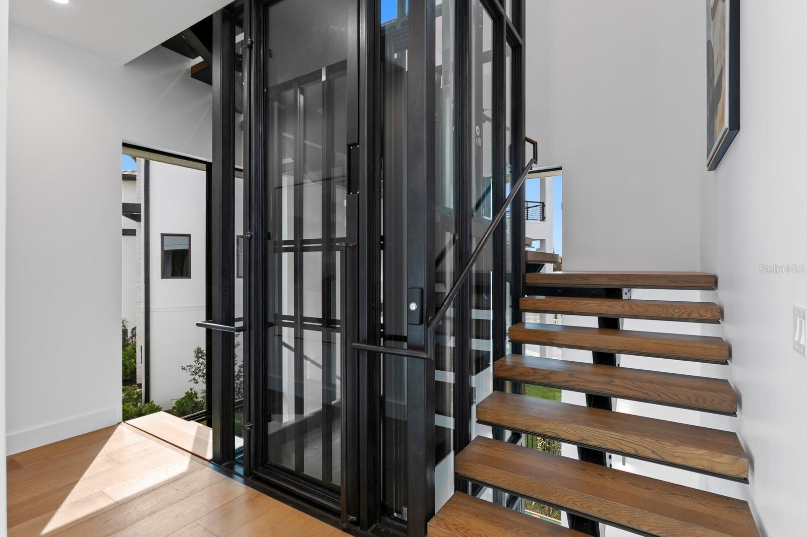 2087 MICHIGAN AVE NE, ST PETERSBURG, FL, 33703