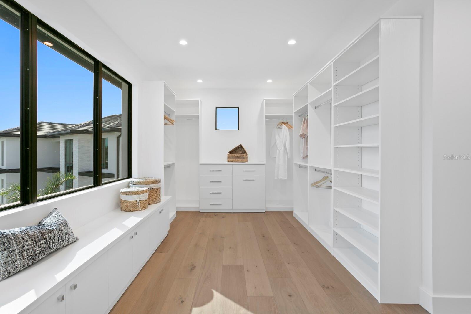 2087 MICHIGAN AVE NE, ST PETERSBURG, FL, 33703