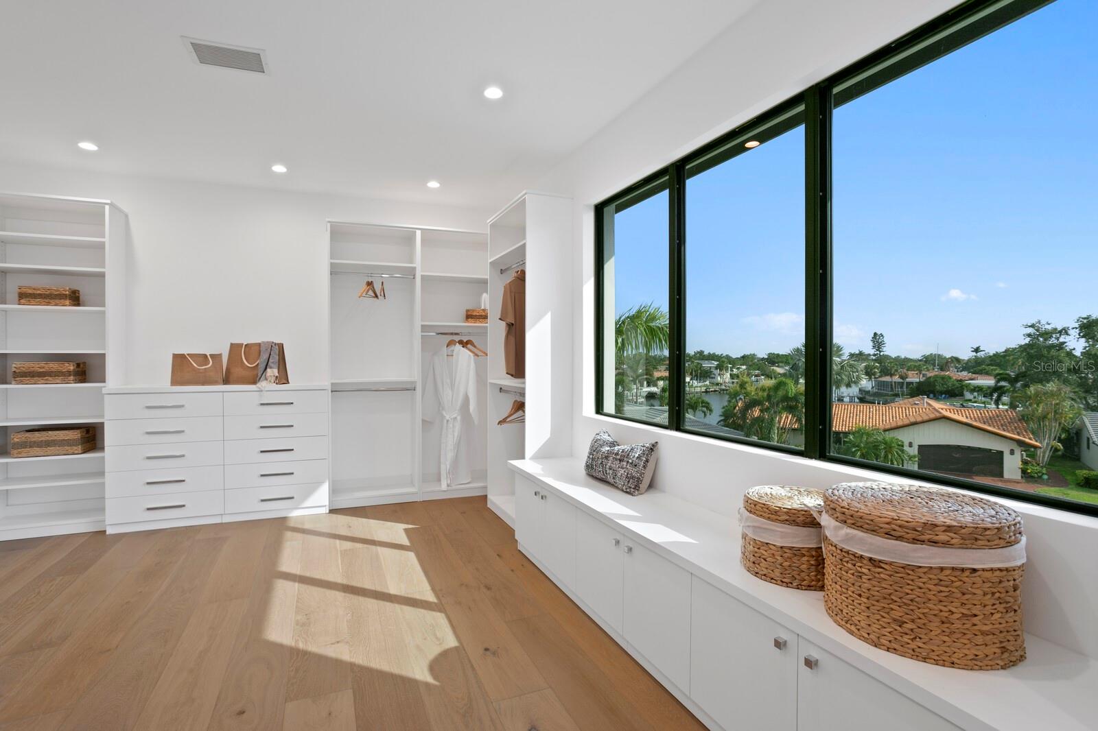 2087 MICHIGAN AVE NE, ST PETERSBURG, FL, 33703