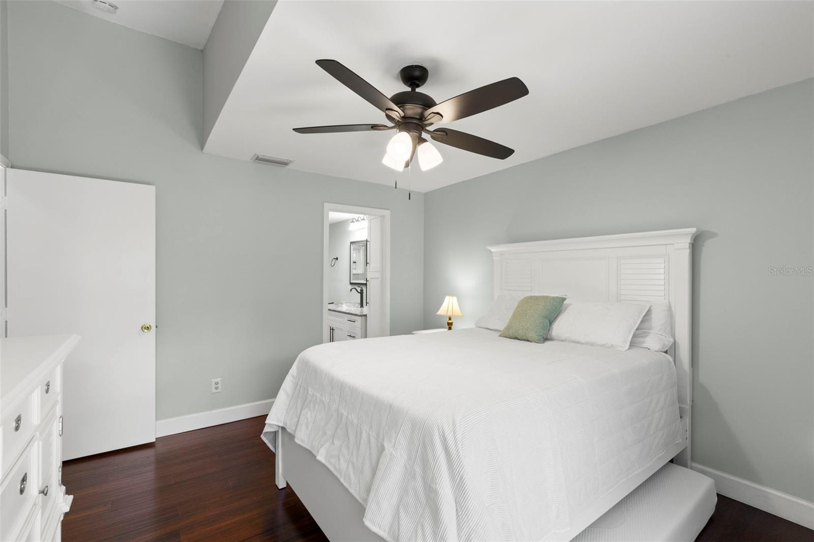 2033 ARBOR DR, CLEARWATER, FL, 33760