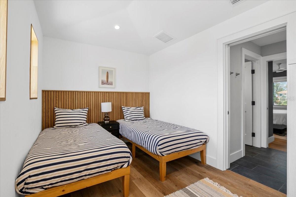 3702 5TH AVE, HOLMES BEACH, FL, 34217