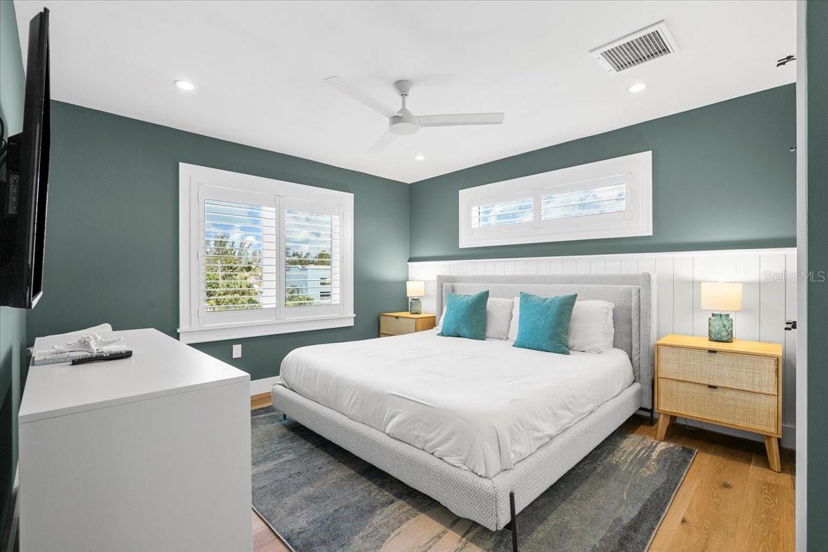 3702 5TH AVE, HOLMES BEACH, FL, 34217