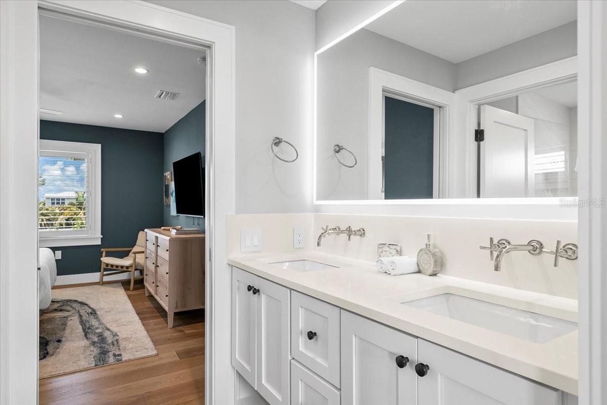 3702 5TH AVE, HOLMES BEACH, FL, 34217