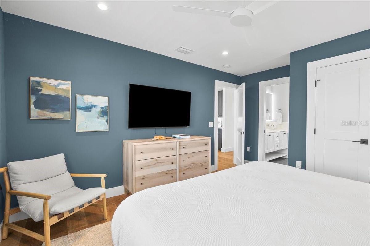 3702 5TH AVE, HOLMES BEACH, FL, 34217