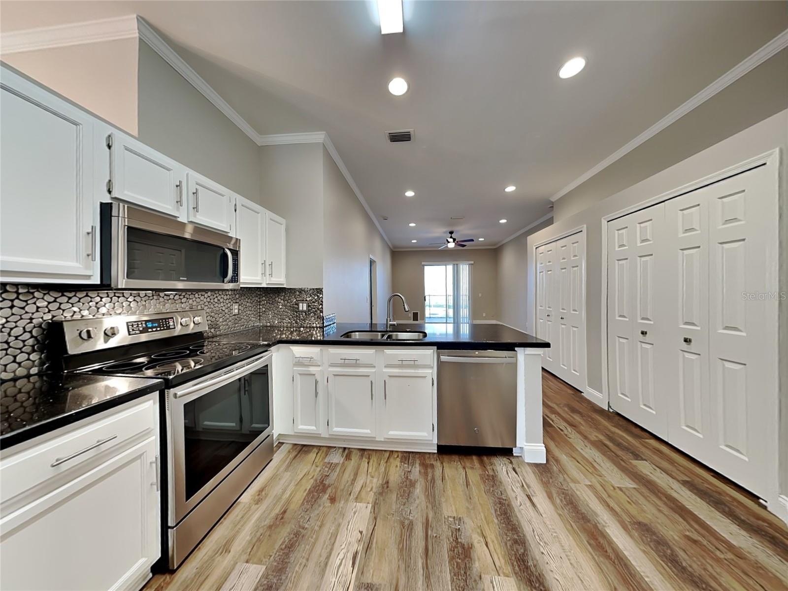 18018 PALM BREEZE DR, TAMPA, FL, 33647