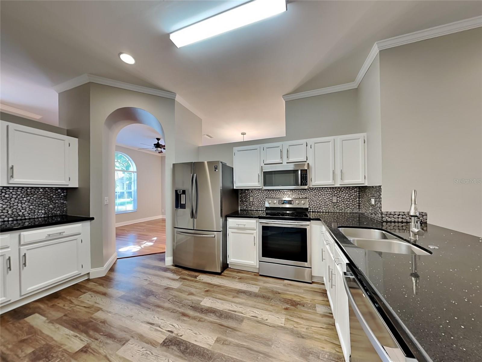 18018 PALM BREEZE DR, TAMPA, FL, 33647