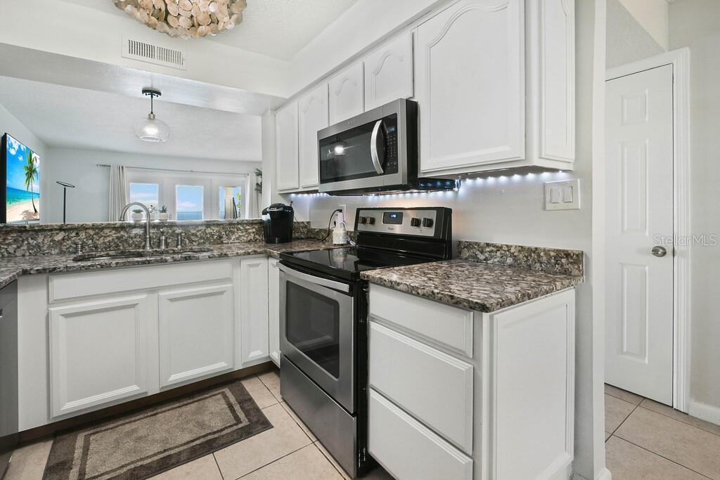 5042 COQUINA KEY DR SE, ST PETERSBURG, FL, 33705