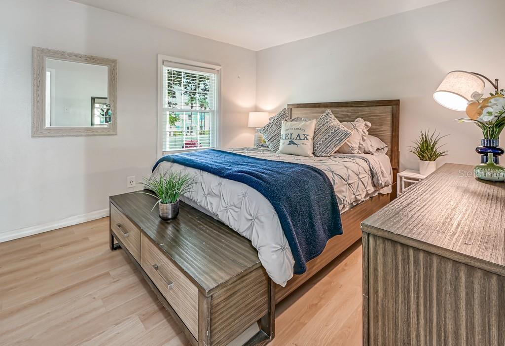 5042 COQUINA KEY DR SE, ST PETERSBURG, FL, 33705