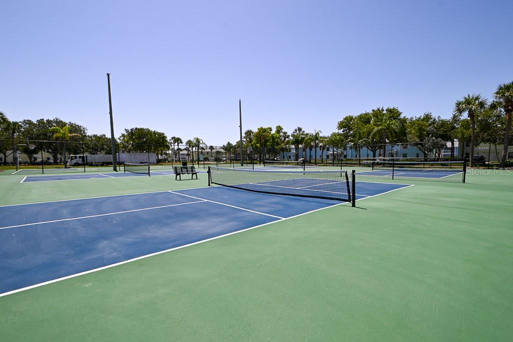 5042 COQUINA KEY DR SE, ST PETERSBURG, FL, 33705