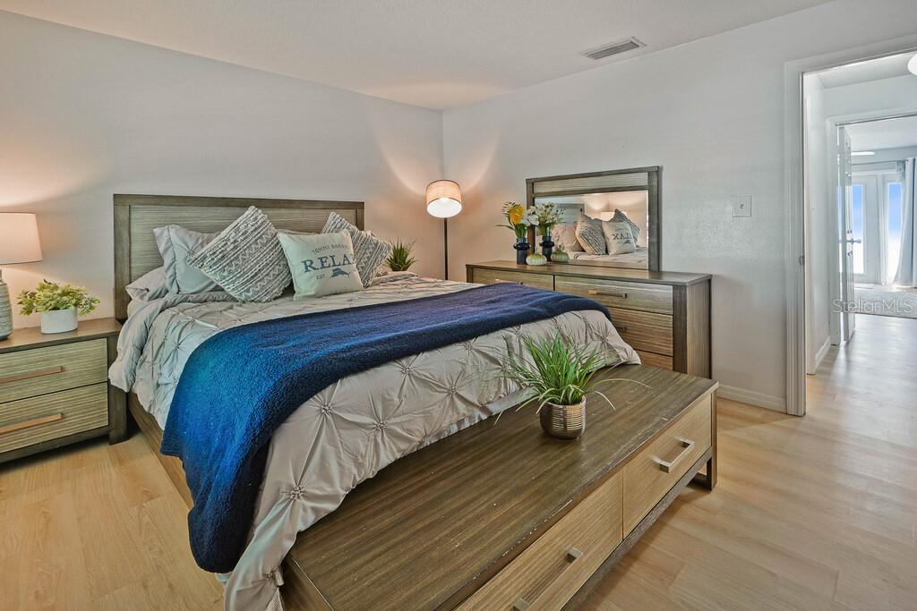 5042 COQUINA KEY DR SE, ST PETERSBURG, FL, 33705