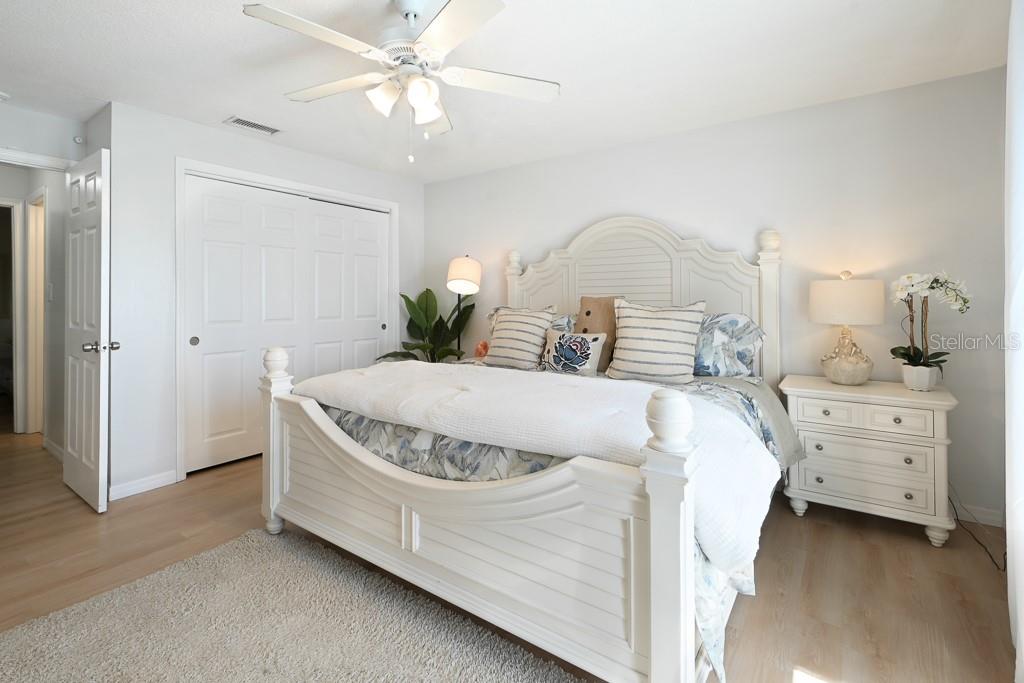 5042 COQUINA KEY DR SE, ST PETERSBURG, FL, 33705