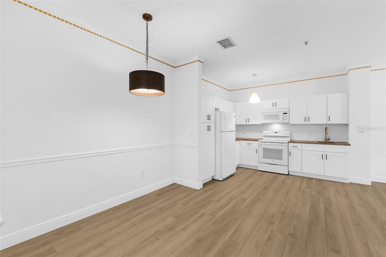 3561 CONROY RD #216, ORLANDO, FL, 32839