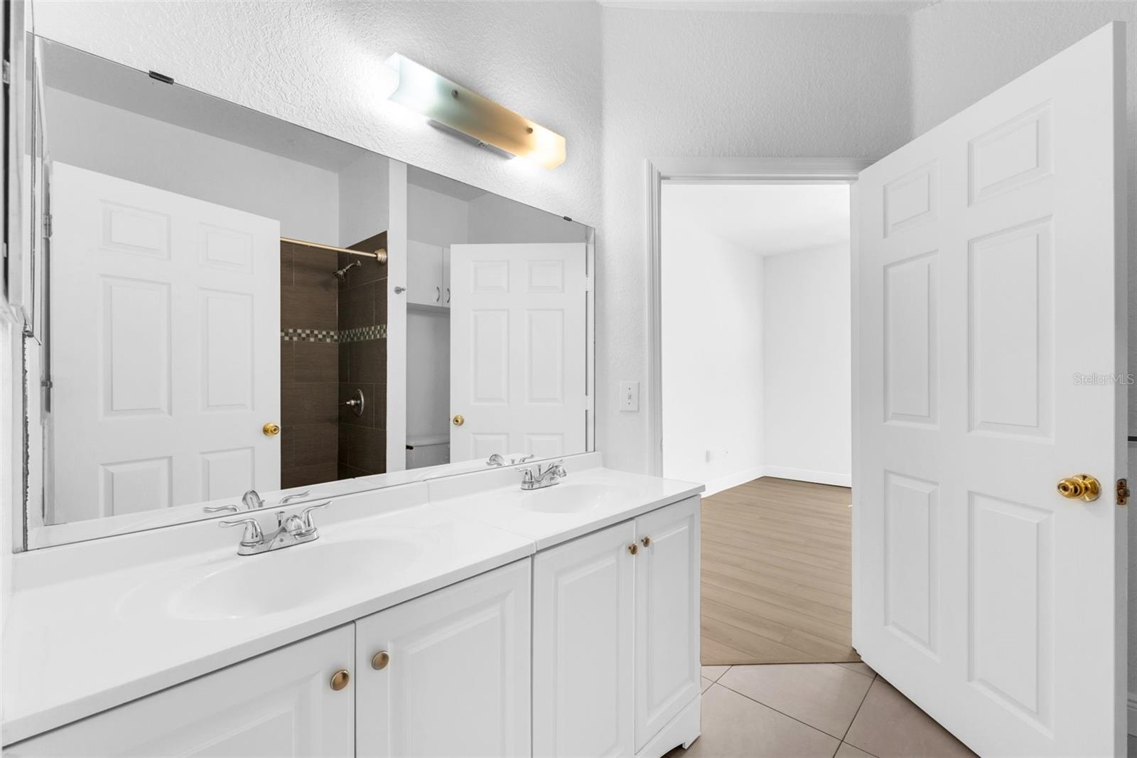 3561 CONROY RD #216, ORLANDO, FL, 32839