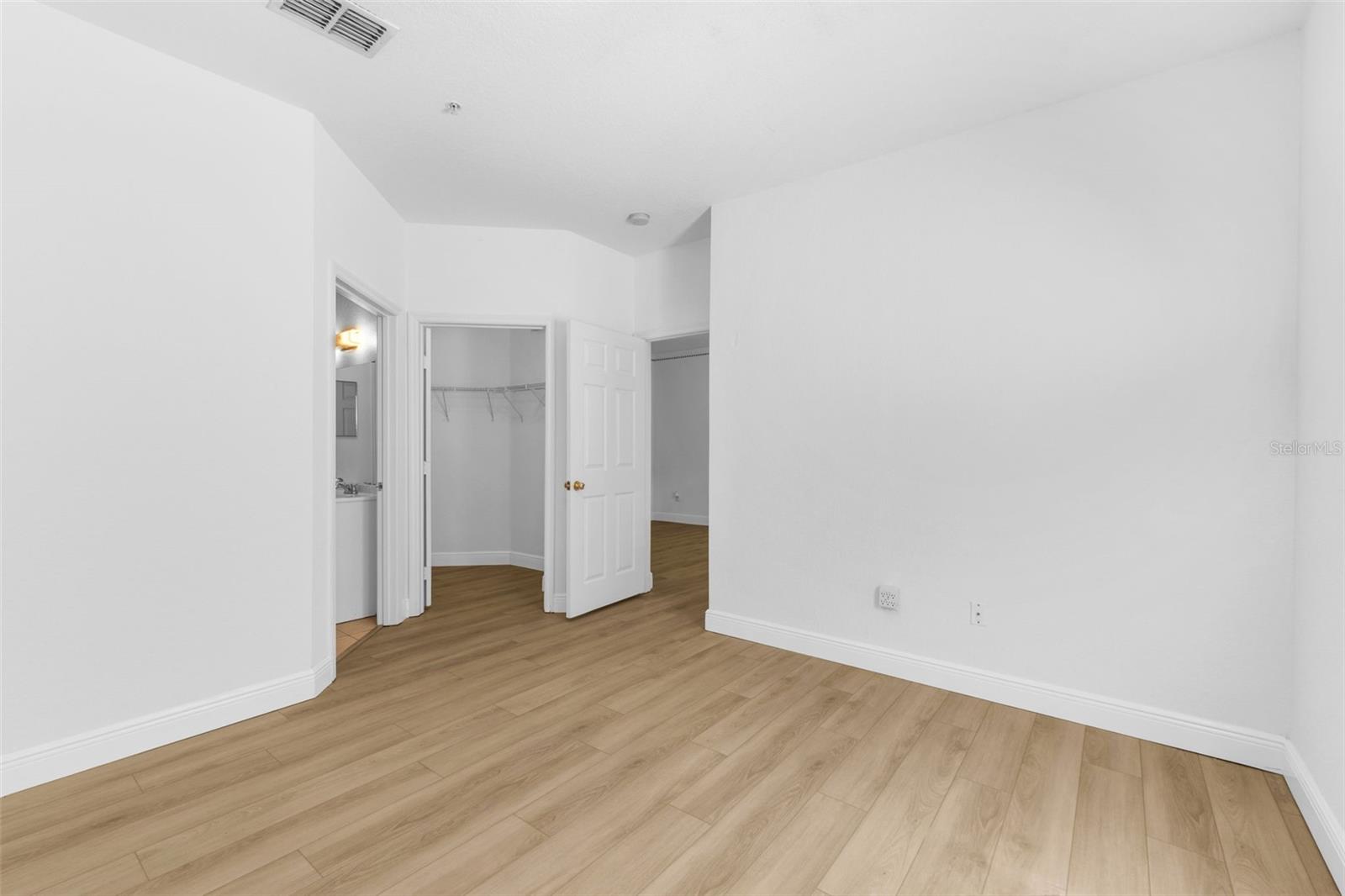 3561 CONROY RD #216, ORLANDO, FL, 32839