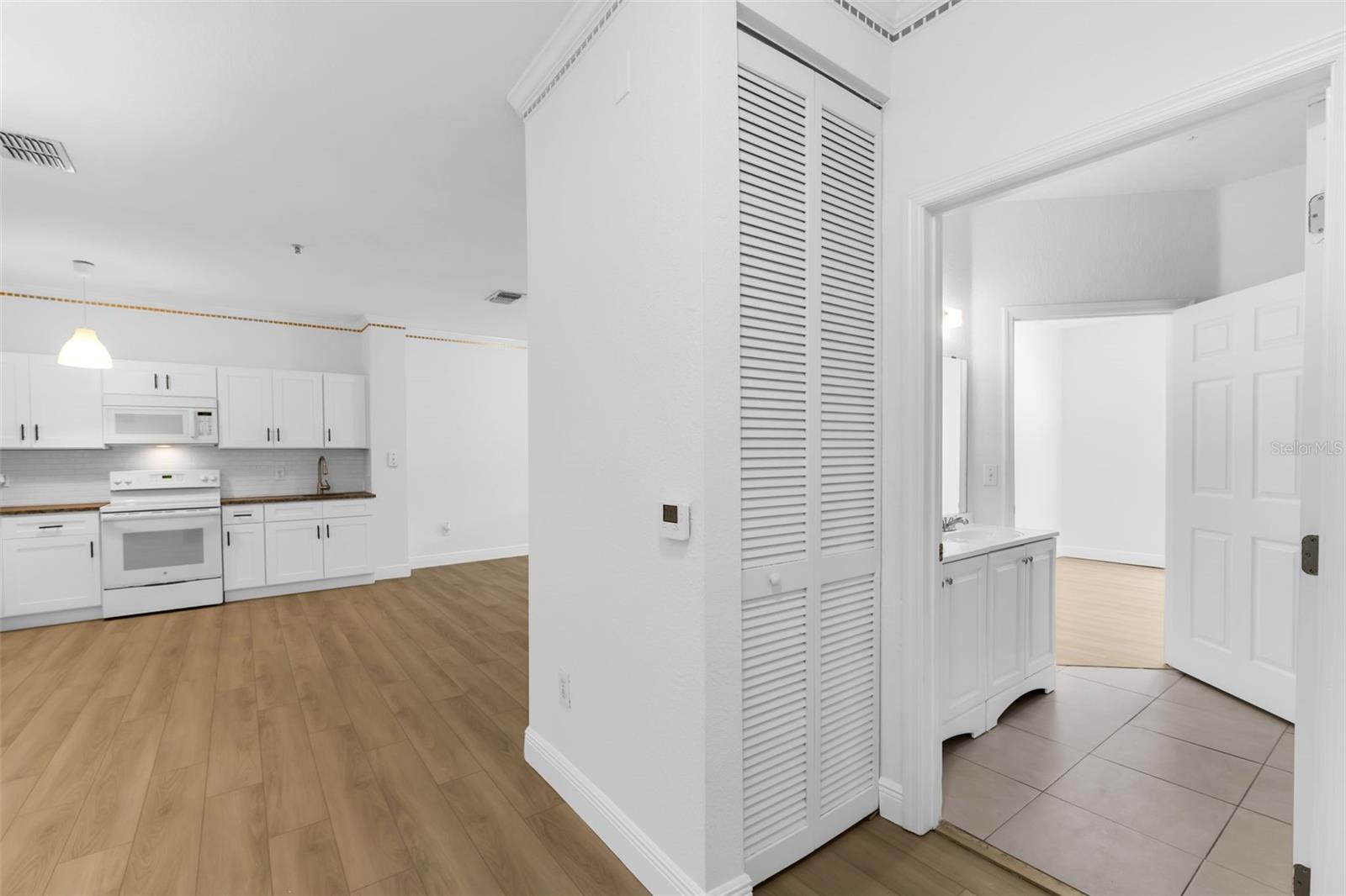 3561 CONROY RD #216, ORLANDO, FL, 32839