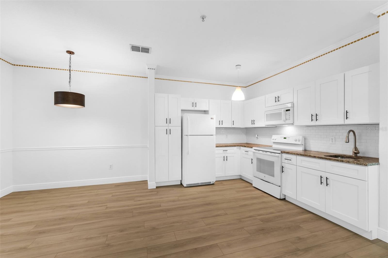 3561 CONROY RD #216, ORLANDO, FL, 32839