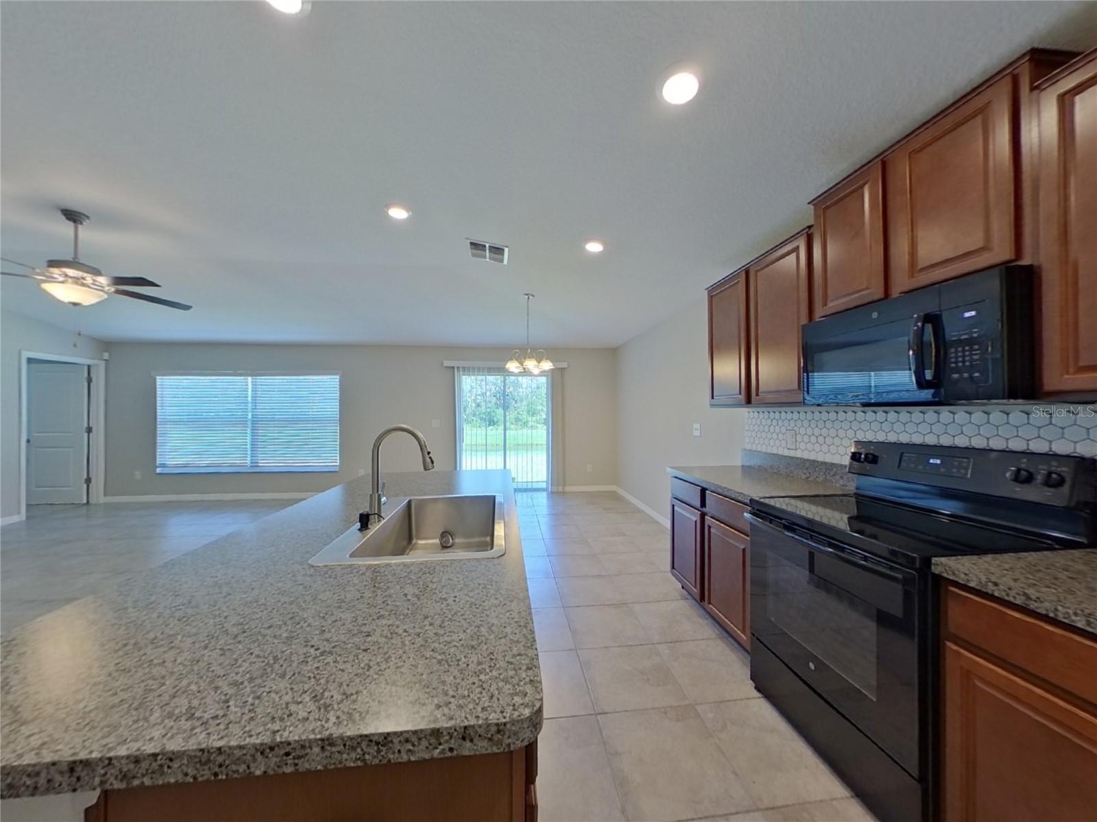 17224 WHITE MANGROVE DR, WIMAUMA, FL, 33598