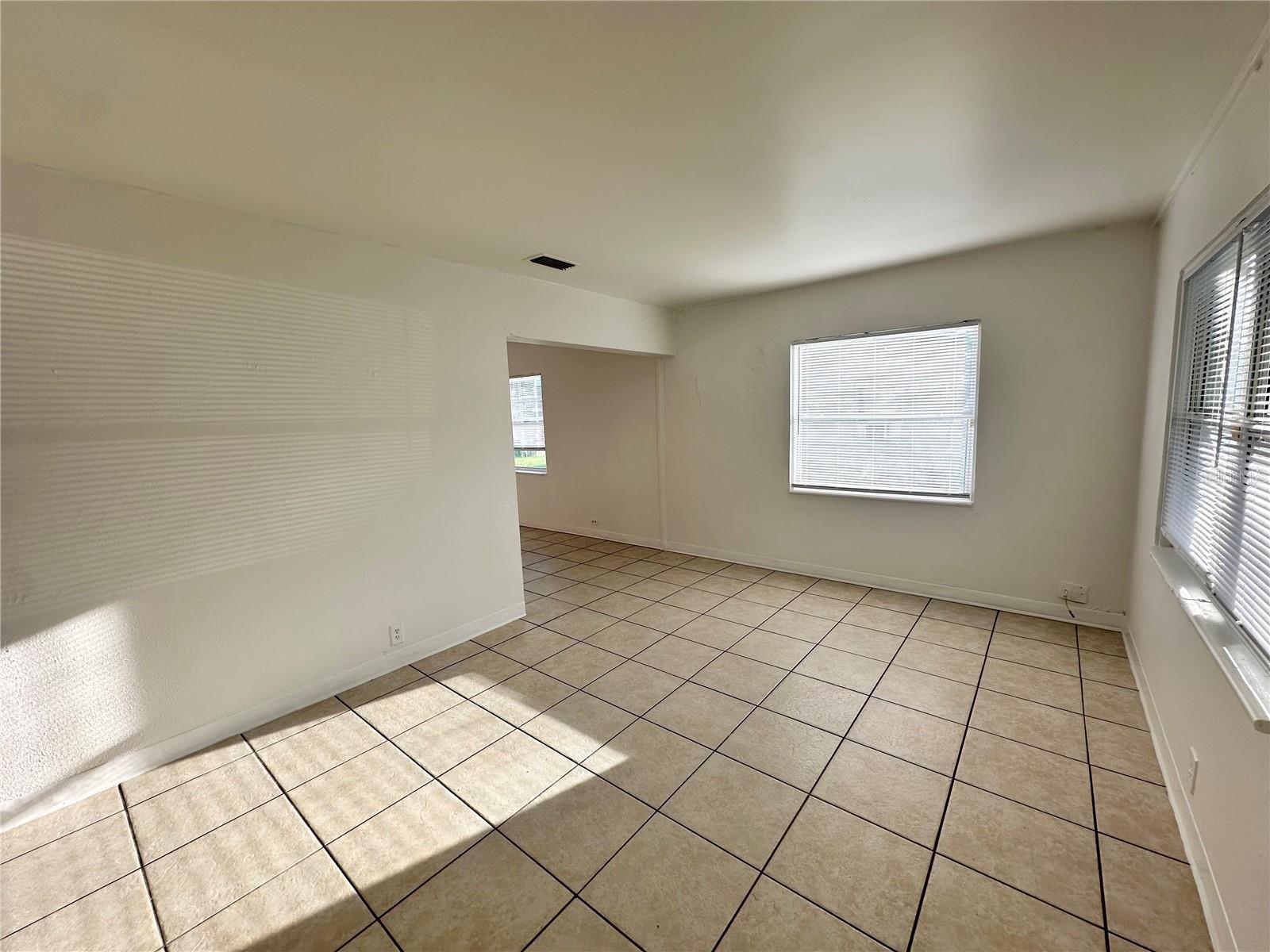 1107 E MAIN ST, LEESBURG, FL, 34748