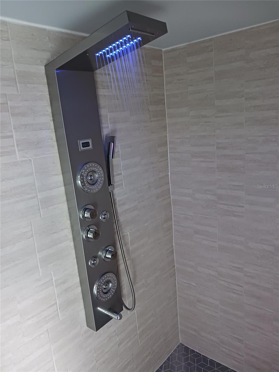 1100 PEAK CIR, DELTONA, FL, 32738