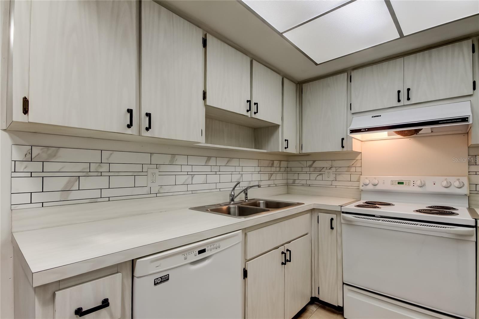 2380 SHELLY DR #B, PALM HARBOR, FL, 34684