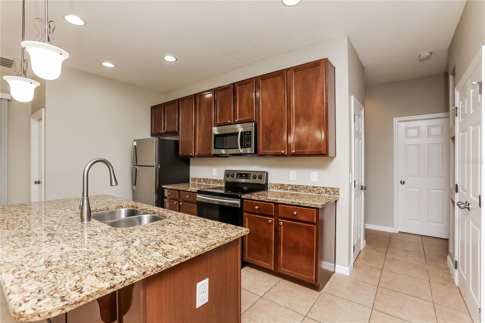 1821 CANDLENUT CIR, APOPKA, FL, 32712